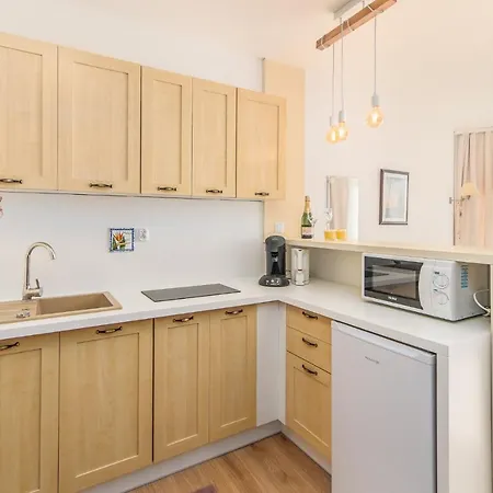 Sun Apartment *